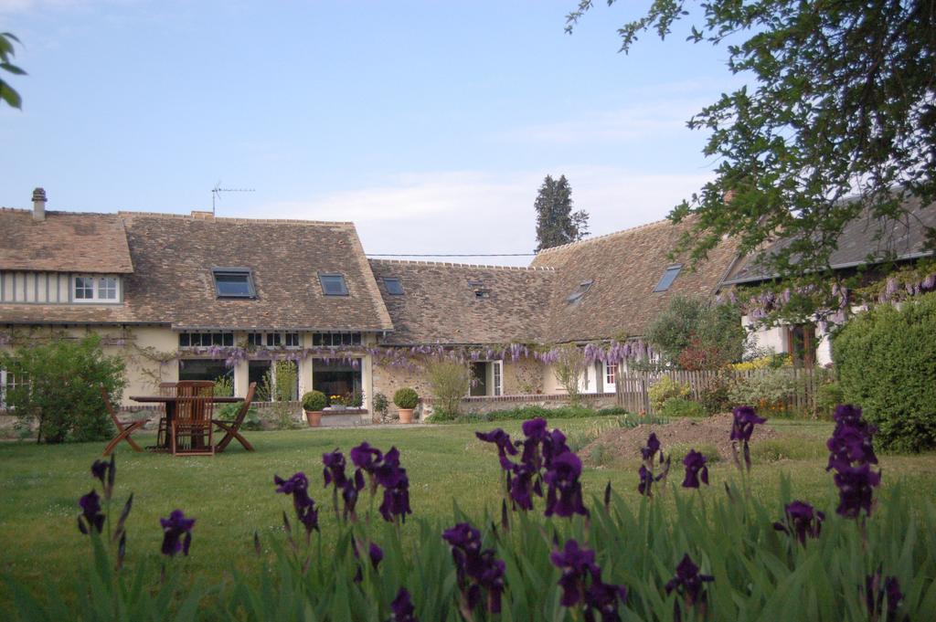 夏瑟里住宿加早餐旅馆 La Croix-Saint-Leufroy 外观 照片