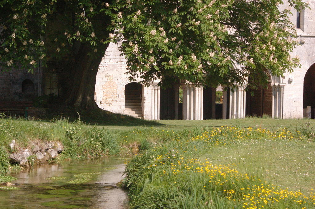 夏瑟里住宿加早餐旅馆 La Croix-Saint-Leufroy 外观 照片