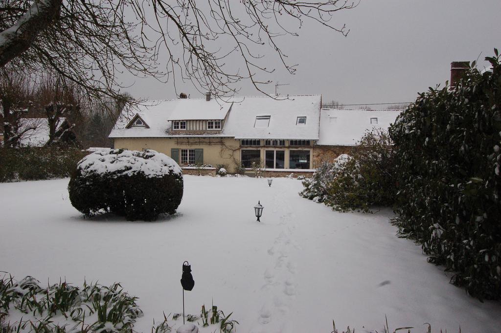 夏瑟里住宿加早餐旅馆 La Croix-Saint-Leufroy 外观 照片