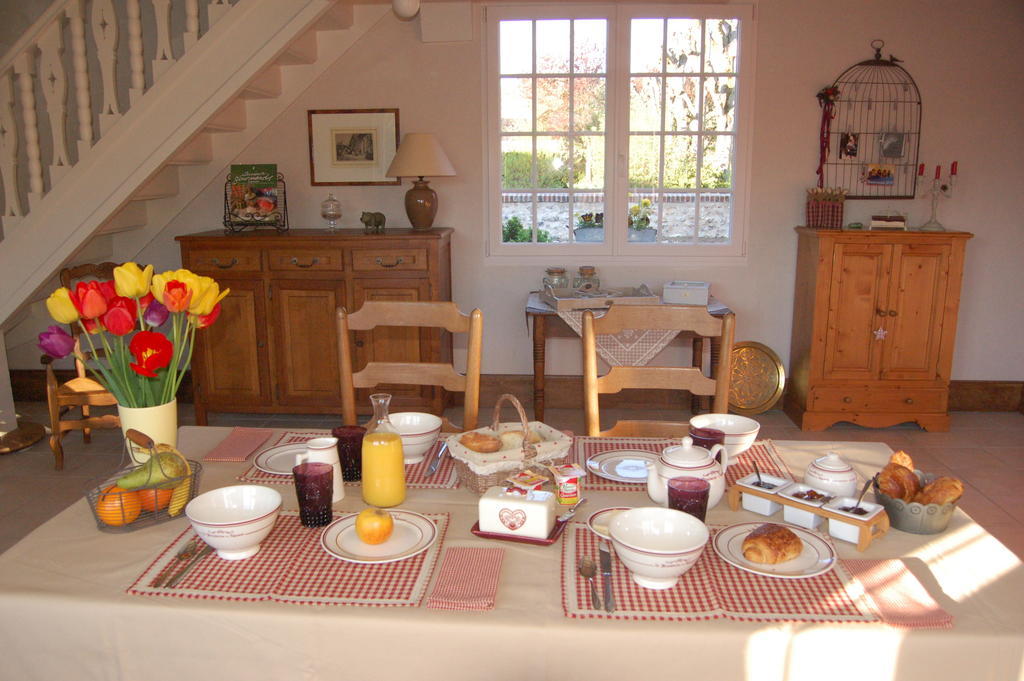 夏瑟里住宿加早餐旅馆 La Croix-Saint-Leufroy 外观 照片