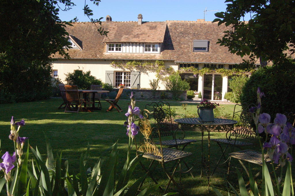 夏瑟里住宿加早餐旅馆 La Croix-Saint-Leufroy 外观 照片