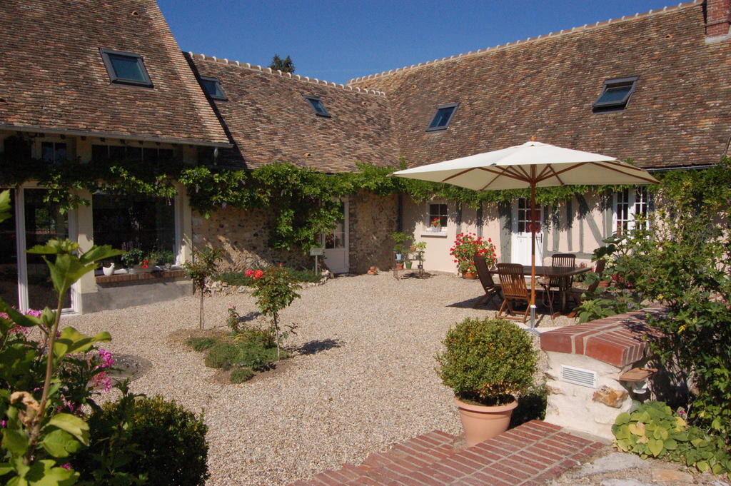 夏瑟里住宿加早餐旅馆 La Croix-Saint-Leufroy 外观 照片