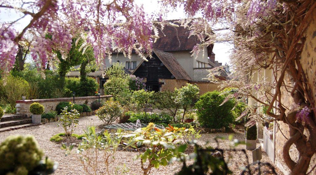夏瑟里住宿加早餐旅馆 La Croix-Saint-Leufroy 外观 照片