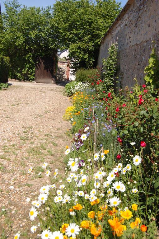 夏瑟里住宿加早餐旅馆 La Croix-Saint-Leufroy 外观 照片