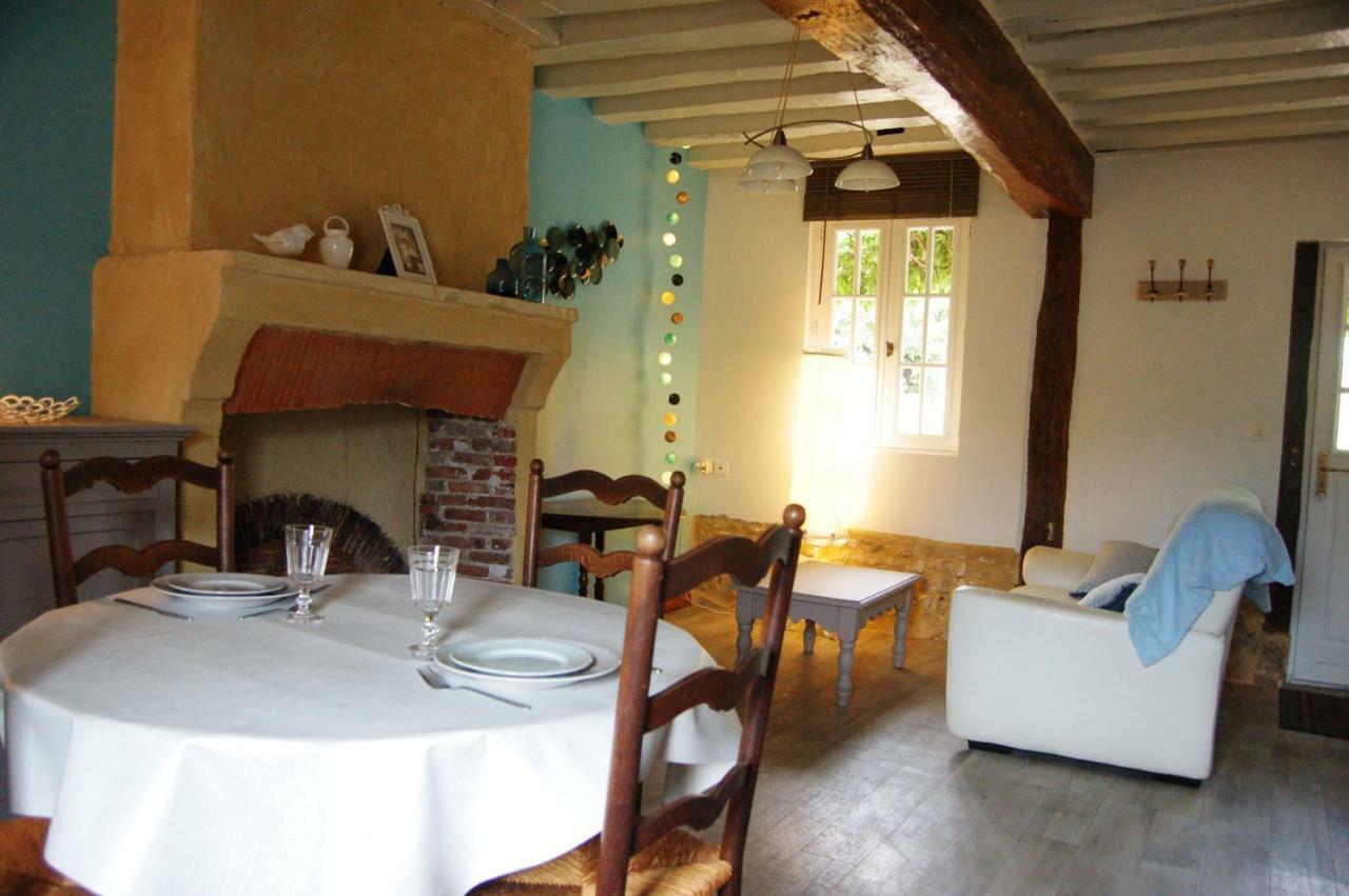 夏瑟里住宿加早餐旅馆 La Croix-Saint-Leufroy 外观 照片