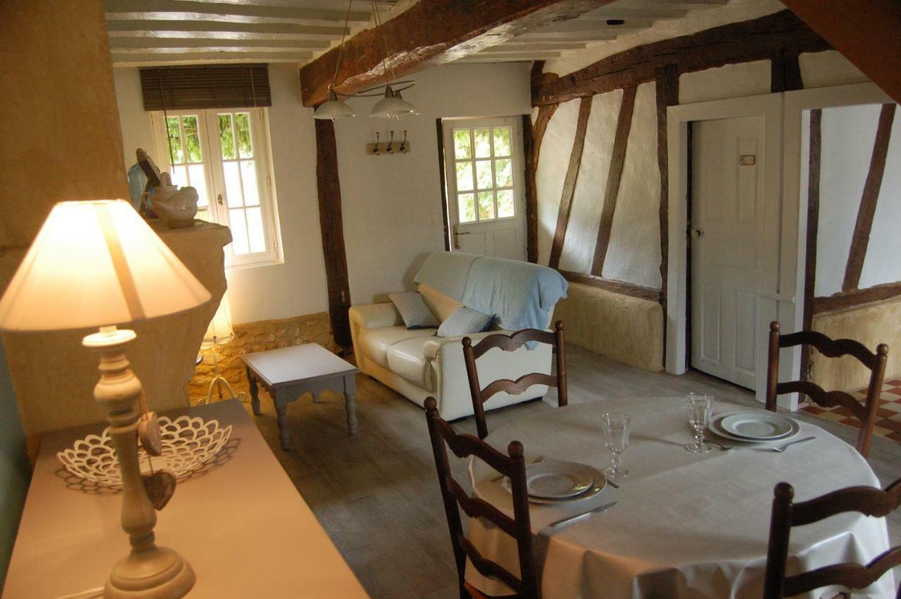 夏瑟里住宿加早餐旅馆 La Croix-Saint-Leufroy 外观 照片
