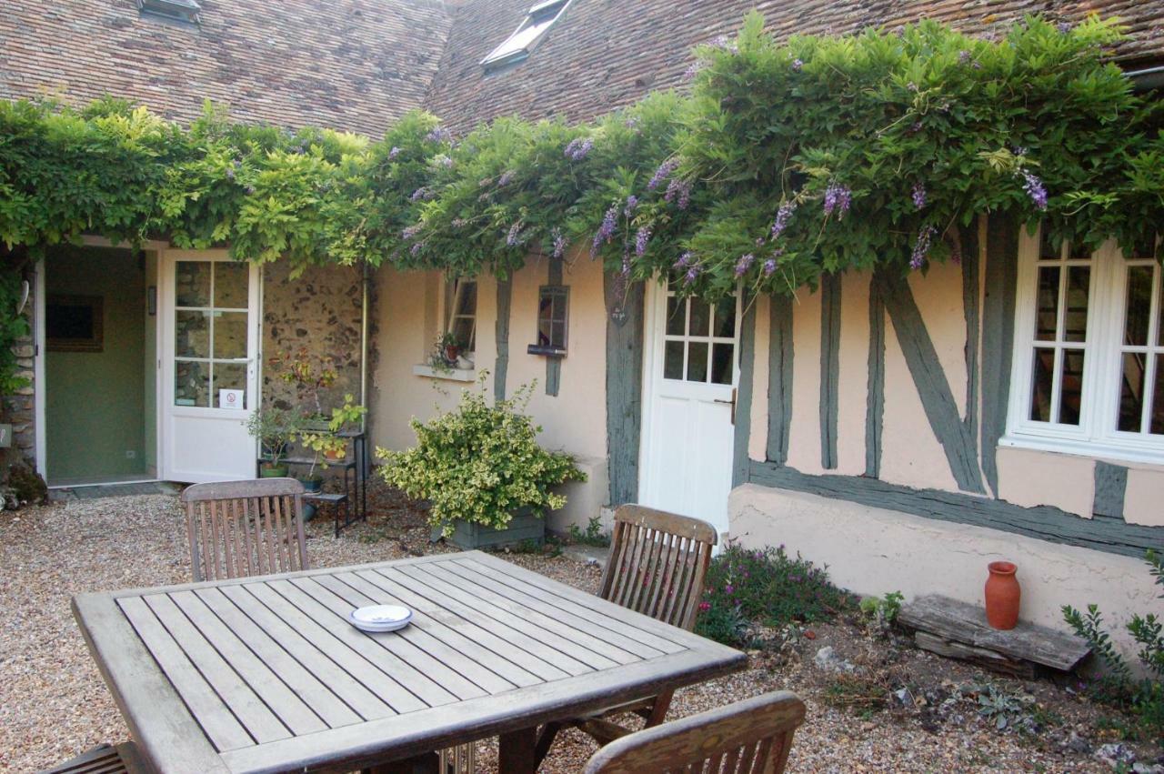 夏瑟里住宿加早餐旅馆 La Croix-Saint-Leufroy 外观 照片
